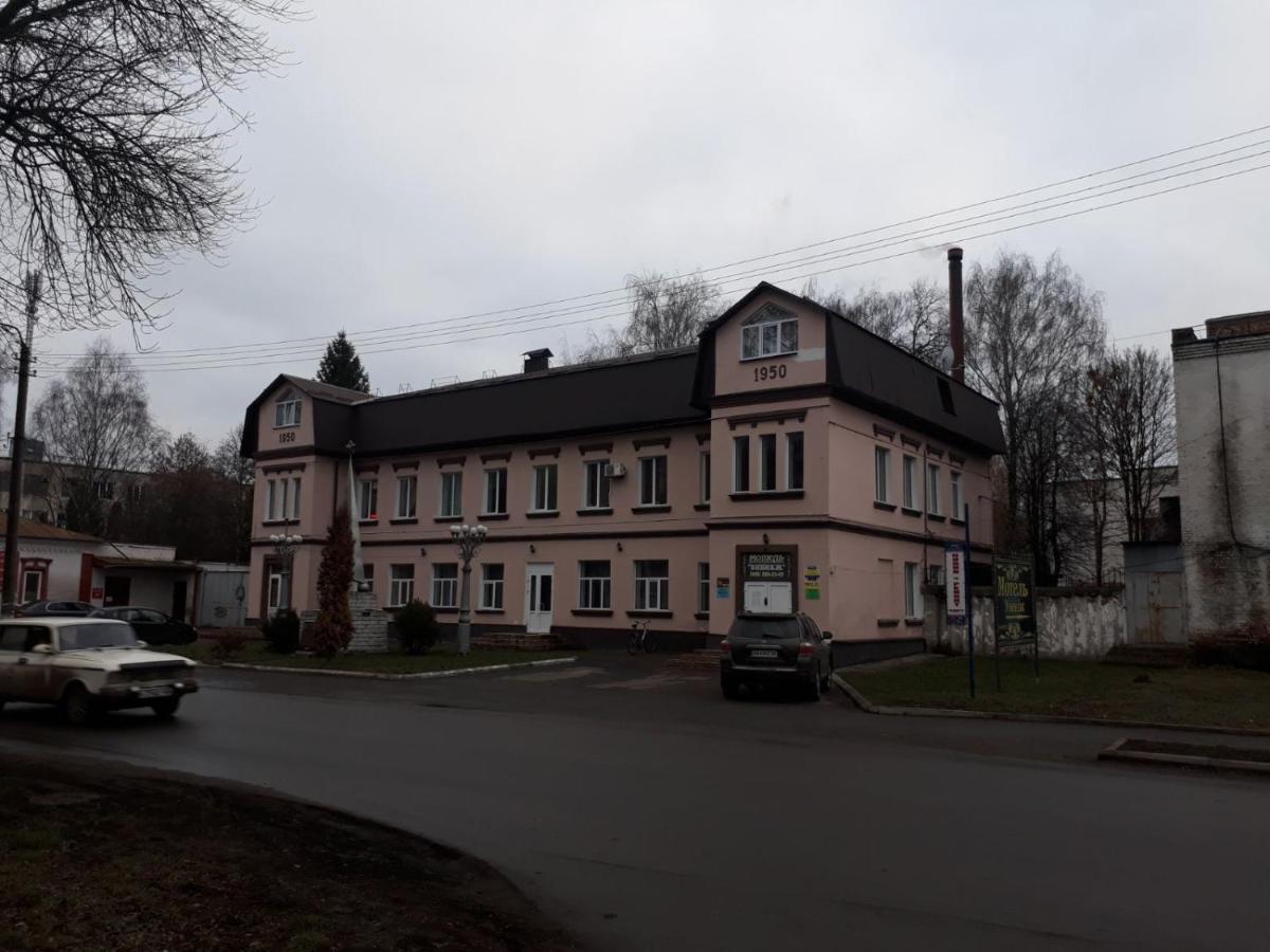 Hotel Unenege Nizhyn Exterior photo